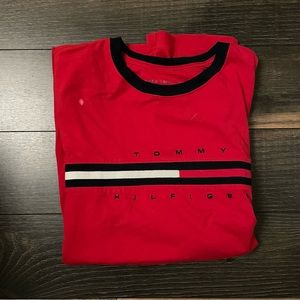 Vintage 90s Tommy Hilfiger red t shirt